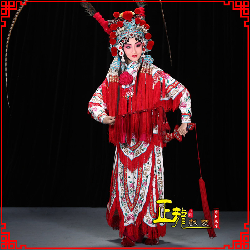 伊犁刀马旦改容战父 软绉镶边女改良靠